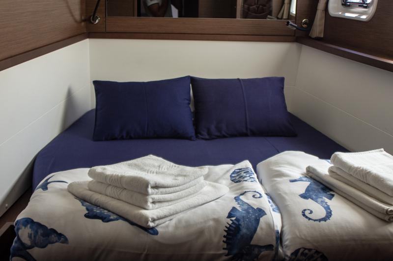 Book yachts online - catamaran - Lagoon 450 F (2018) equipped with generator, A/C (saloon+cabins), 2 S.U.P. - MALA MARE - rent