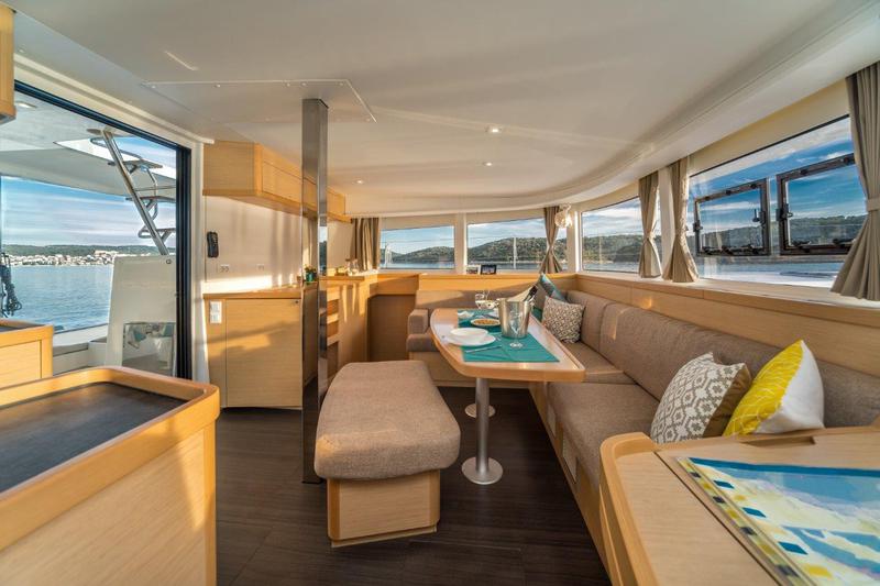 Book yachts online - catamaran - Lagoon 42 (2017) equipped with generator, A/C (saloon+cabins) - LEGGIERO - rent