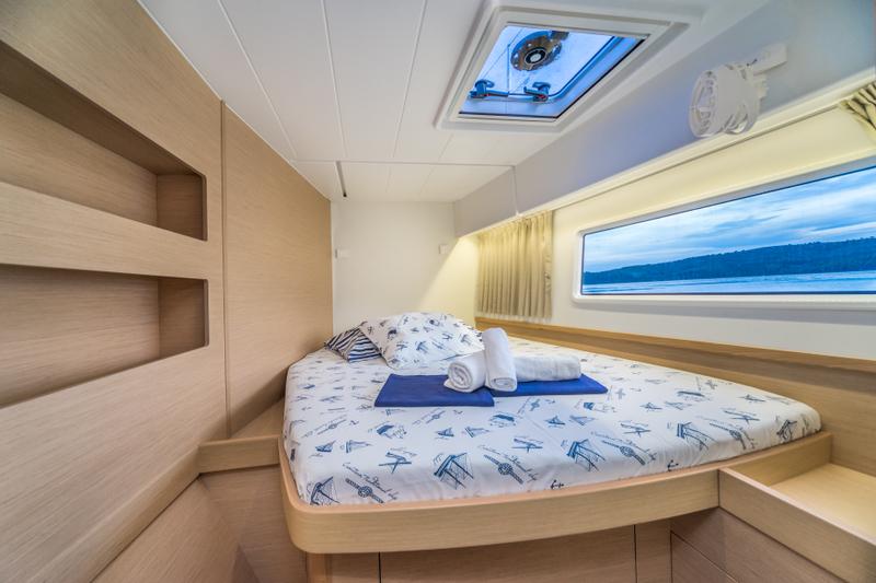 Book yachts online - catamaran - Lagoon 42 (2017) MALA KATE equipped with generator, A/C (saloon) - MALA KATE - rent