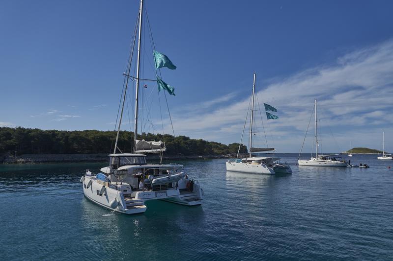 Book yachts online - catamaran - Lagoon 42 (2017) MALA KATE equipped with generator, A/C (saloon) - MALA KATE - rent