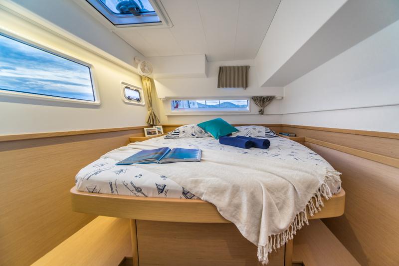 Book yachts online - catamaran - Lagoon 42 (2017) MALA KATE equipped with generator, A/C (saloon) - MALA KATE - rent