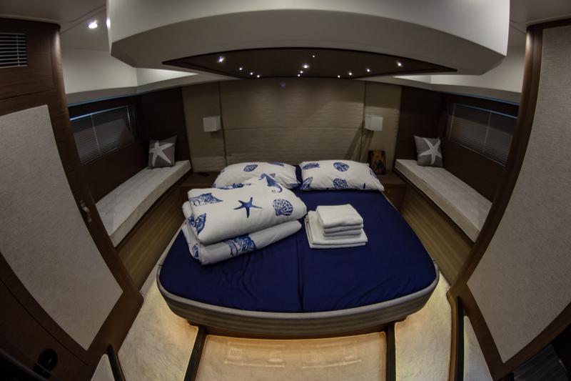 Book yachts online - motorboat - Gran Turismo 50 Fly (2018) - ADEL - rent