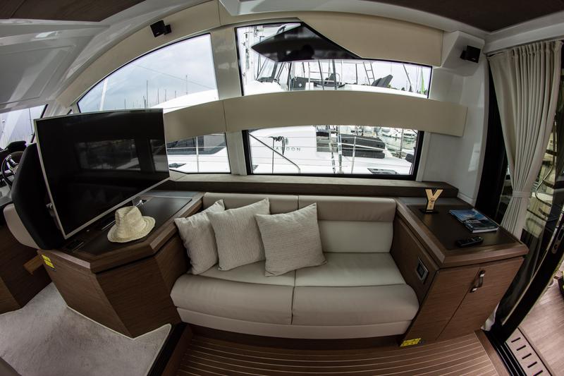 Book yachts online - motorboat - Gran Turismo 50 Fly (2018) - ADEL - rent