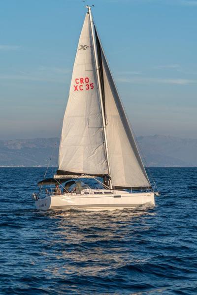 Book yachts online - sailboat - Xc 35 (2018) - LADY X  - rent