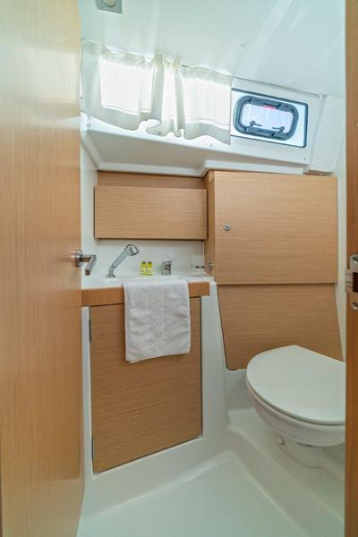 Book yachts online - sailboat - Oceanis 38.1 (2017) - CVITA - rent