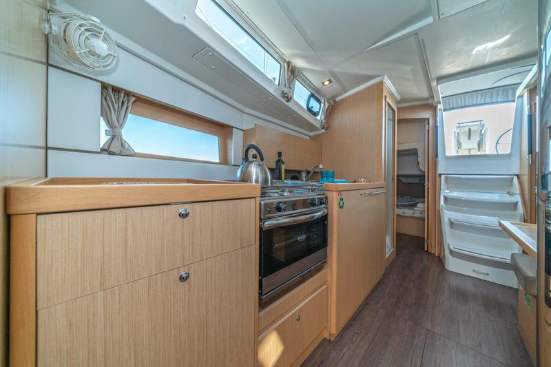 Book yachts online - sailboat - Oceanis 38.1 (2017) - CVITA - rent