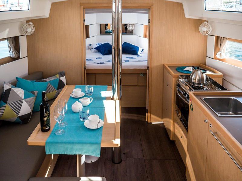 Book yachts online - sailboat - Oceanis 38.1 (2017) - CVITA - rent