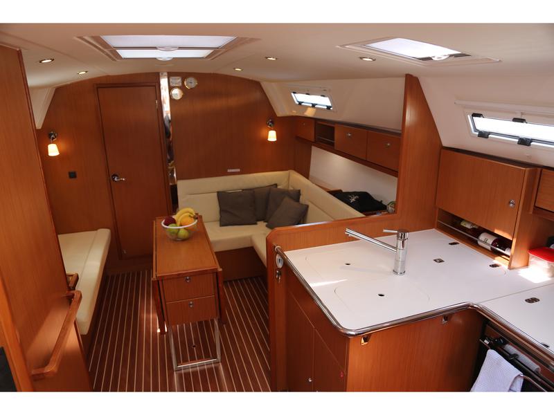 Book yachts online - sailboat - Bavaria Cruiser 36 - Leukothea - rent