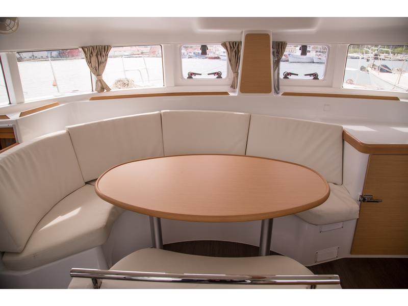 Book yachts online - catamaran - Lagoon 380 - Calypso - rent