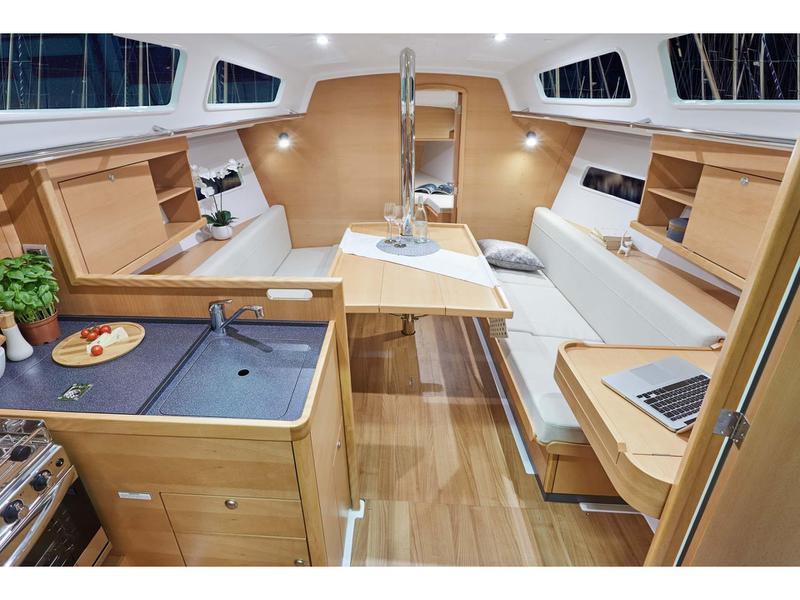 Book yachts online - sailboat - Sun Odyssey 319 - Amathea - rent