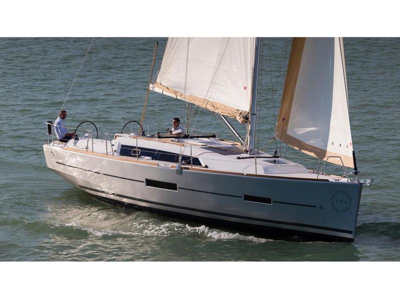 Book yachts online - sailboat - Dufour 382 GL - Scafo - rent