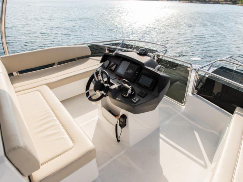 Book yachts online - catamaran - Aquila 44 Power catamaran - Adriatic Z - rent