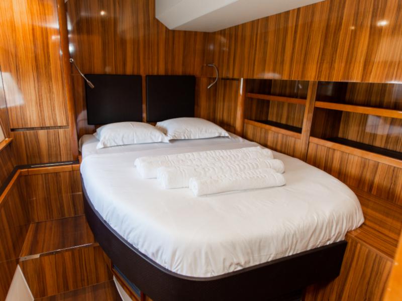 Book yachts online - catamaran - Aquila 44 Power catamaran - Adriatic Z - rent