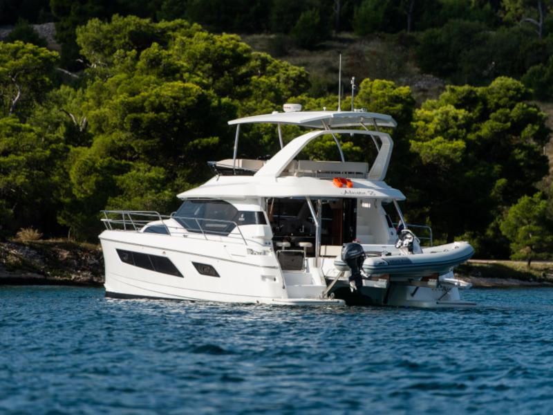 Book yachts online - catamaran - Aquila 44 Power catamaran - Adriatic Z - rent