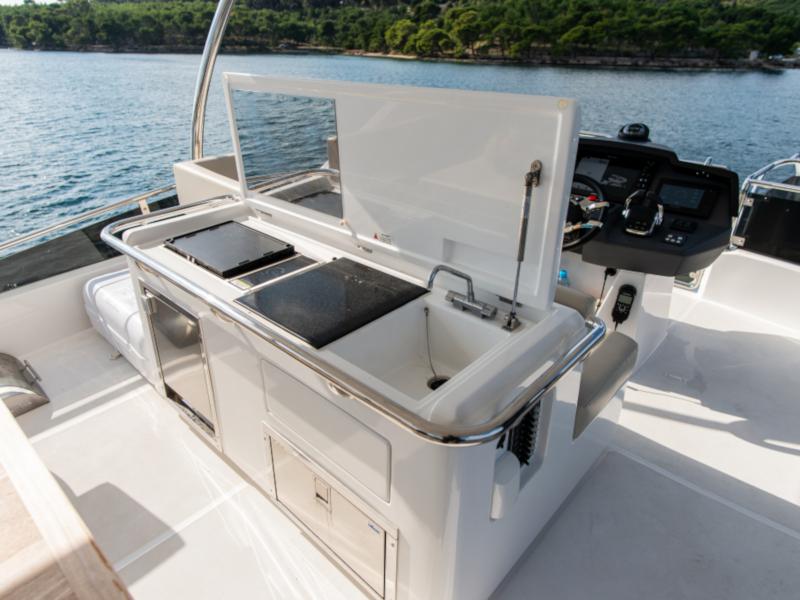 Book yachts online - catamaran - Aquila 44 Power catamaran - Adriatic Z - rent