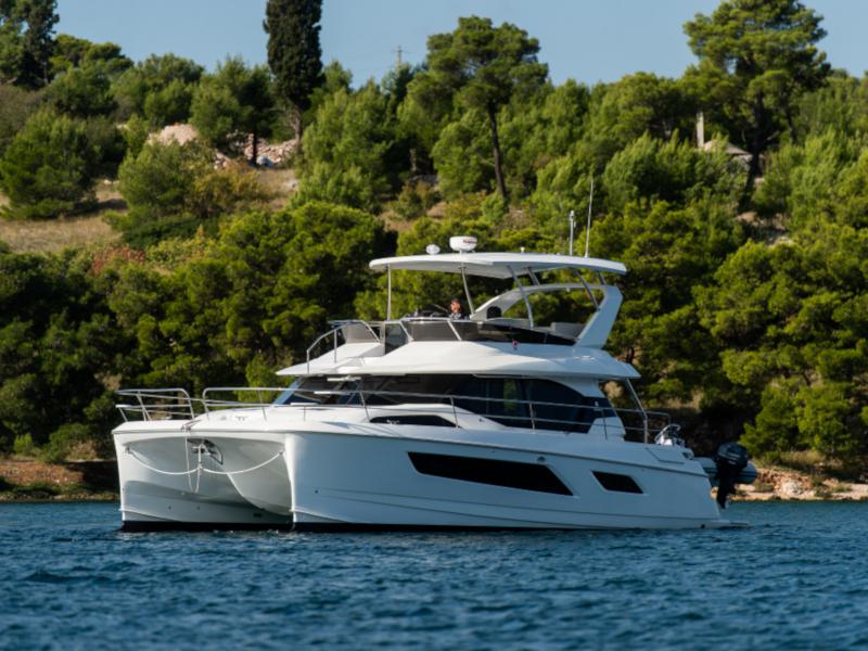 Book yachts online - catamaran - Aquila 44 Power catamaran - Adriatic Z - rent