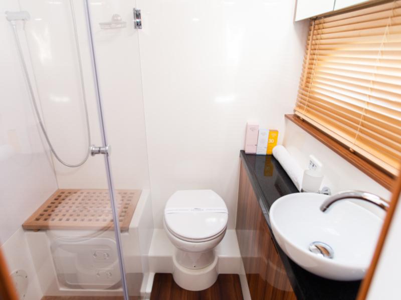 Book yachts online - catamaran - Aquila 44 Power catamaran - Adriatic Z - rent