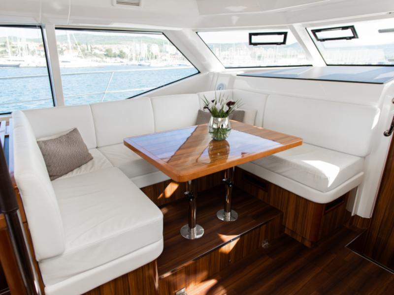 Book yachts online - catamaran - Aquila 44 Power catamaran - Adriatic Z - rent