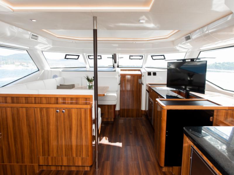 Book yachts online - catamaran - Aquila 44 Power catamaran - Adriatic Z - rent