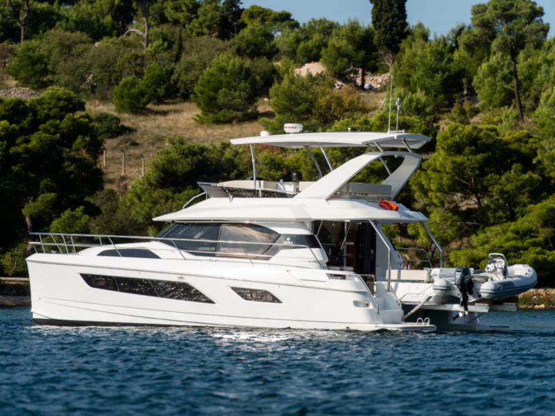 Book yachts online - catamaran - Aquila 44 Power catamaran - Adriatic Z - rent