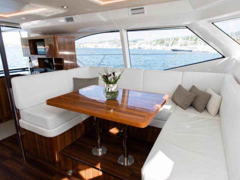 Book yachts online - catamaran - Aquila 44 Power catamaran - Adriatic Z - rent