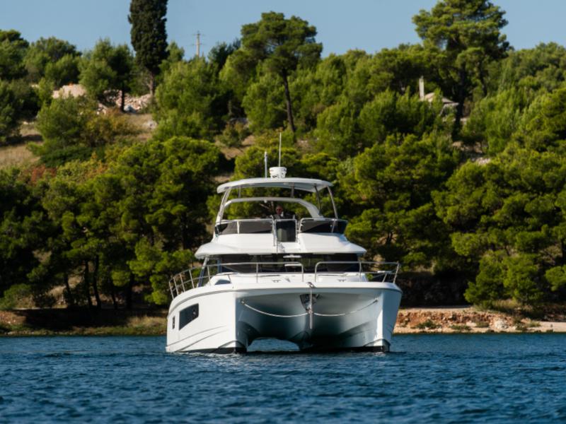 Book yachts online - catamaran - Aquila 44 Power catamaran - Adriatic Z - rent