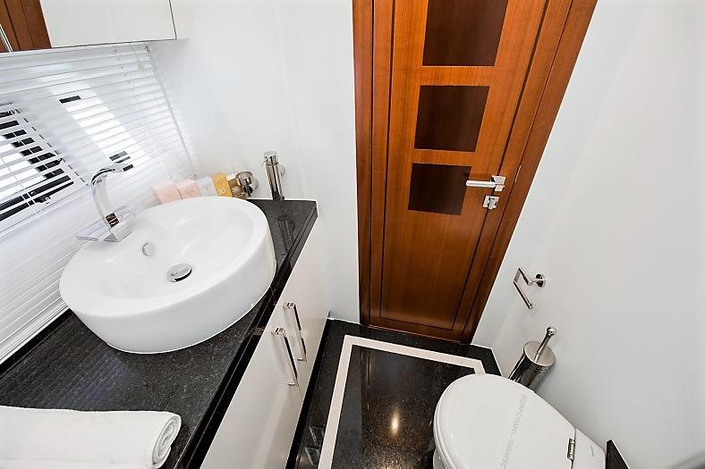 Book yachts online - motorboat - Galeon 640 Fly - Le Chiffre - rent