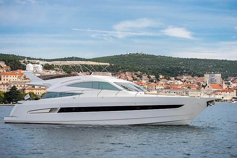 Book yachts online - motorboat - Galeon 640 Fly - Le Chiffre - rent