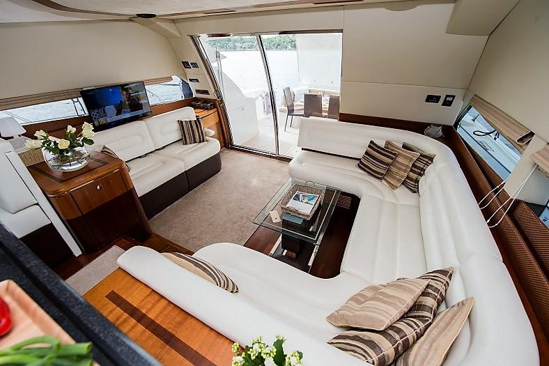 Book yachts online - motorboat - Galeon 640 Fly - Le Chiffre - rent