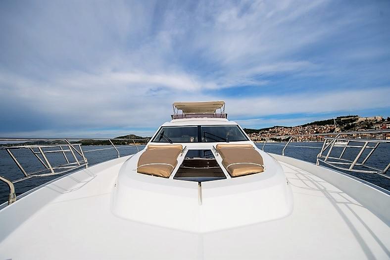 Book yachts online - motorboat - Galeon 640 Fly - Le Chiffre - rent