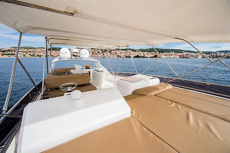 Book yachts online - motorboat - Galeon 640 Fly - Le Chiffre - rent