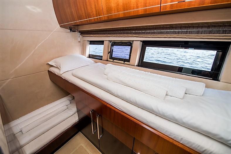 Book yachts online - motorboat - Galeon 640 Fly - Le Chiffre - rent
