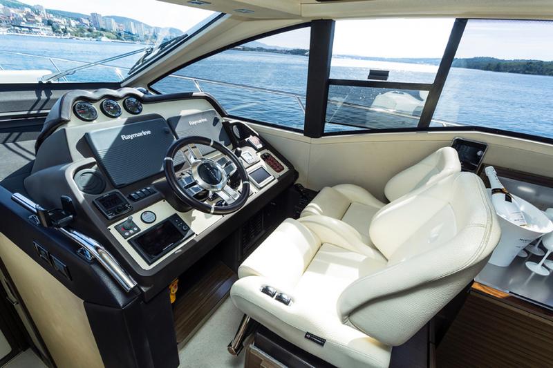 Book yachts online - motorboat - Azimut 55 S - Mini Too - rent