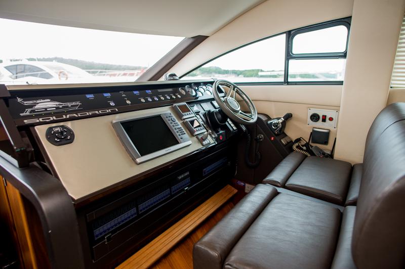 Book yachts online - motorboat - Fairline Squadron 42 - Solitaire - rent