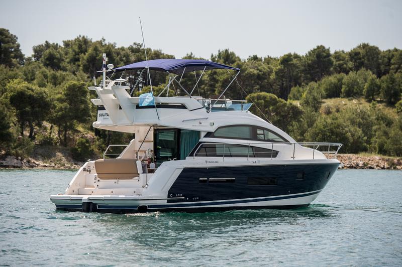 Book yachts online - motorboat - Fairline Squadron 42 - Solitaire - rent