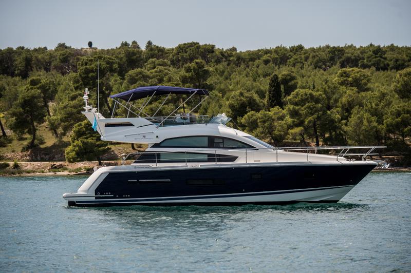 Book yachts online - motorboat - Fairline Squadron 42 - Solitaire - rent