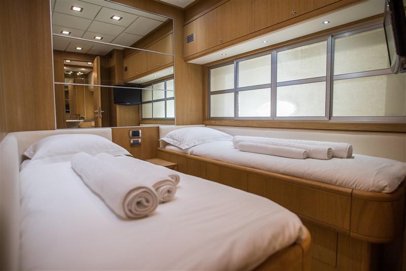 Book yachts online - motorboat - Abacus 70 Fly - Malibu - rent