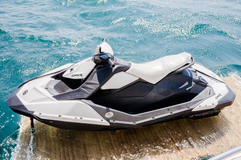 Book yachts online - motorboat - Azimut Atlantis 54 - Moonraker - rent