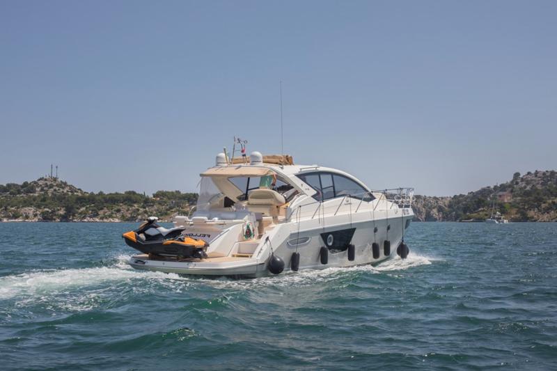Book yachts online - motorboat - Cranchi M44 HT - Fellow II - rent