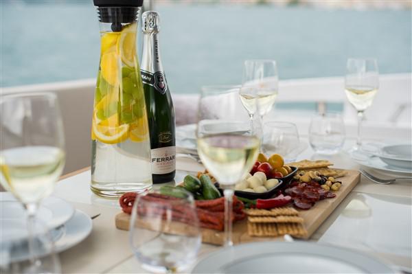 Book yachts online - motorboat - Azimut 55 Fly - MAWI - rent