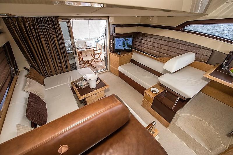 Book yachts online - motorboat - Azimut 47 Fly - Skyfall MY - rent