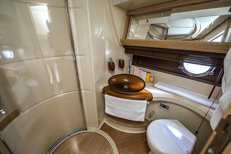 Book yachts online - motorboat - Azimut 47 Fly - Skyfall MY - rent