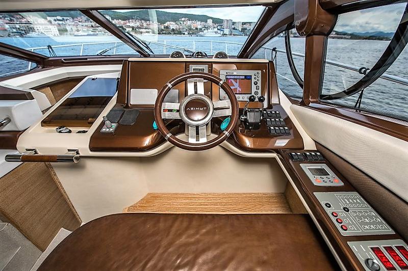 Book yachts online - motorboat - Azimut 47 Fly - Skyfall MY - rent