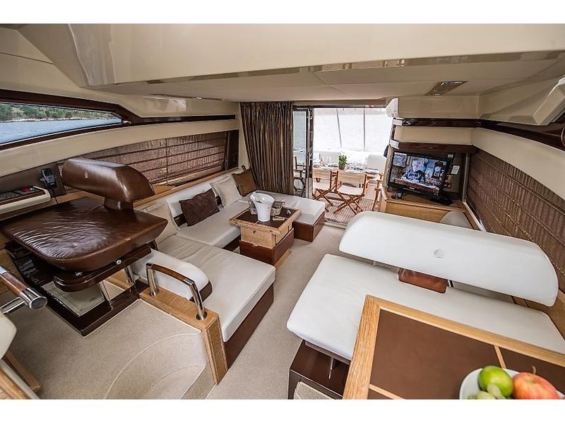 Book yachts online - motorboat - Azimut 47 Fly - Skyfall MY - rent