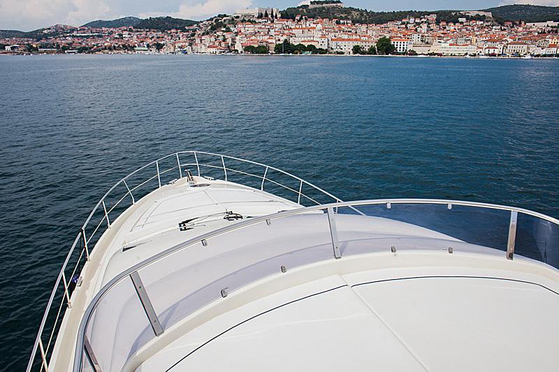 Book yachts online - motorboat - Aicon 56 S Fly - Senza Parole - rent