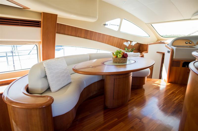 Book yachts online - motorboat - Aicon 56 S Fly - Senza Parole - rent