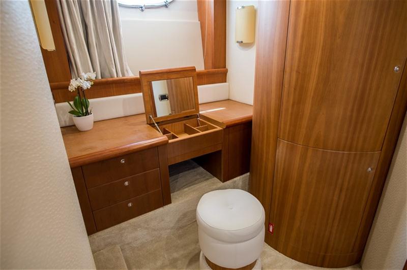 Book yachts online - motorboat - Aicon 56 S Fly - Senza Parole - rent