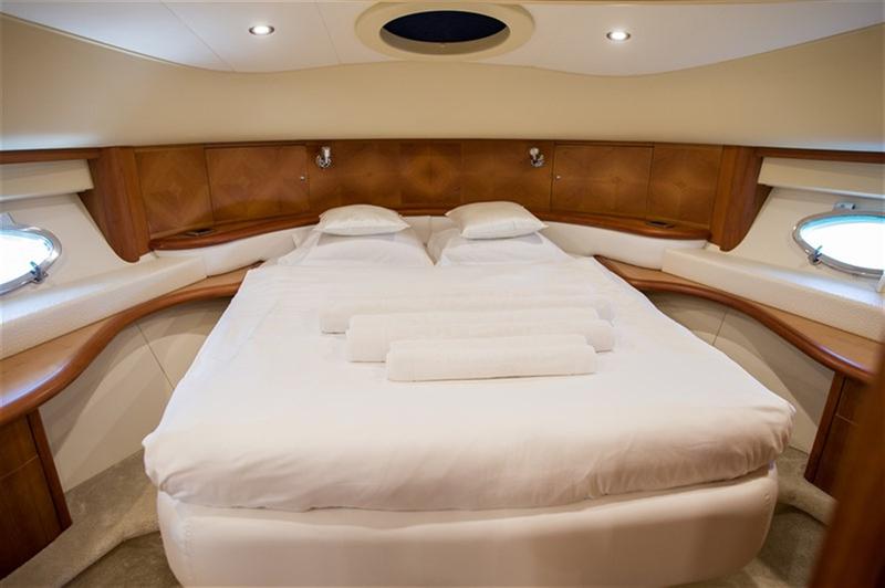 Book yachts online - motorboat - Aicon 56 S Fly - Senza Parole - rent