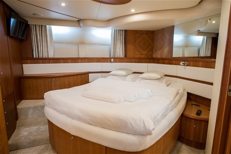 Book yachts online - motorboat - Aicon 56 S Fly - Senza Parole - rent