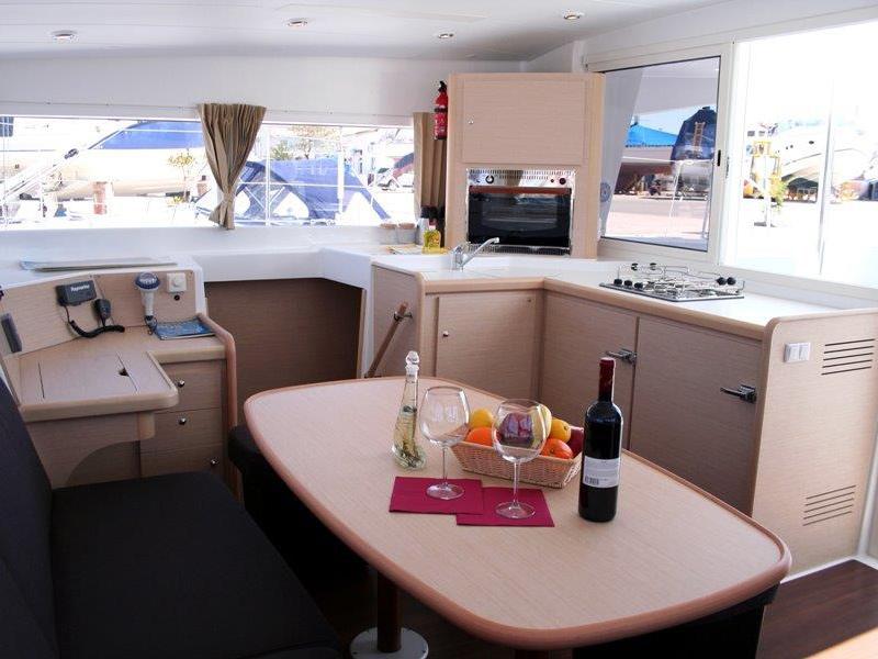 Book yachts online - catamaran - Lagoon 400 - Utopia - rent